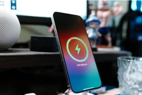 玉屏苹果15换屏服务分享用什么充电器给iPhone15充电更好 